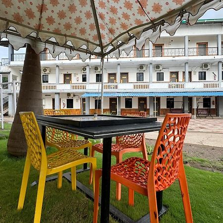 Vasant Vihar Resort Kevadia Ngoại thất bức ảnh
